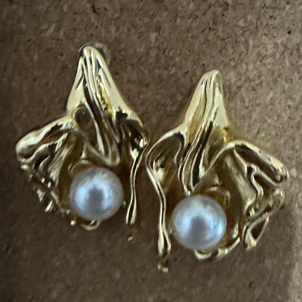 GOLD PEARL DETAILED earrings